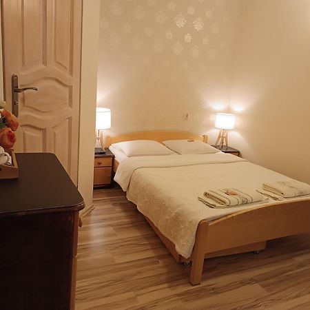 Aven'A Pokoje Goscinne Z Basenem Ujście-Darłowskie Exterior photo
