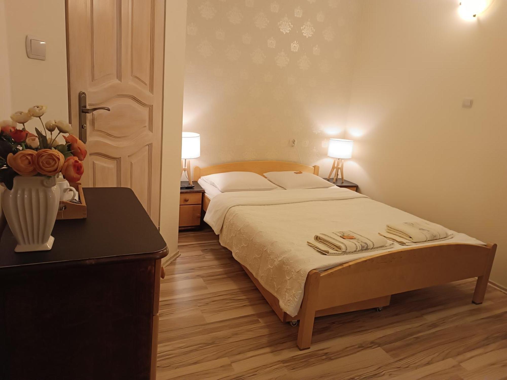 Aven'A Pokoje Goscinne Z Basenem Ujście-Darłowskie Exterior photo
