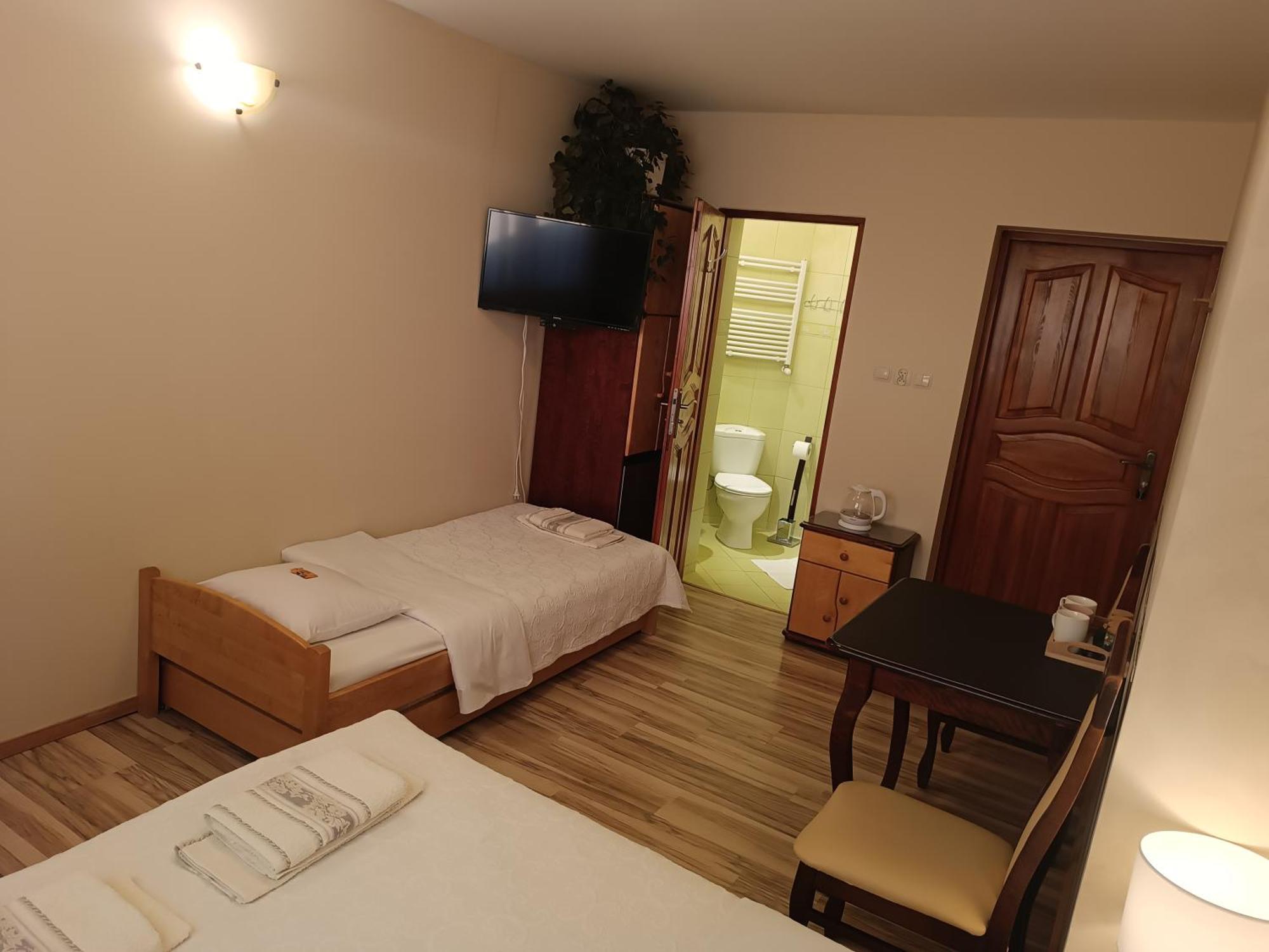 Aven'A Pokoje Goscinne Z Basenem Ujście-Darłowskie Exterior photo